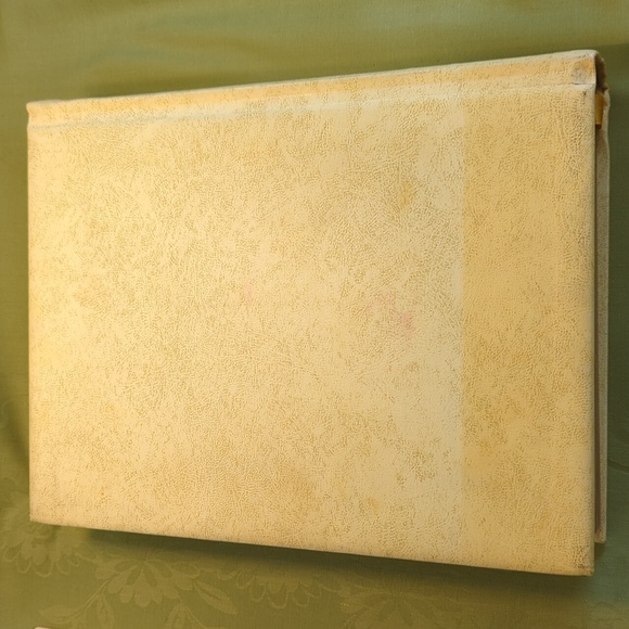 Large Vintage Holy Bible - Picture 9 of 16